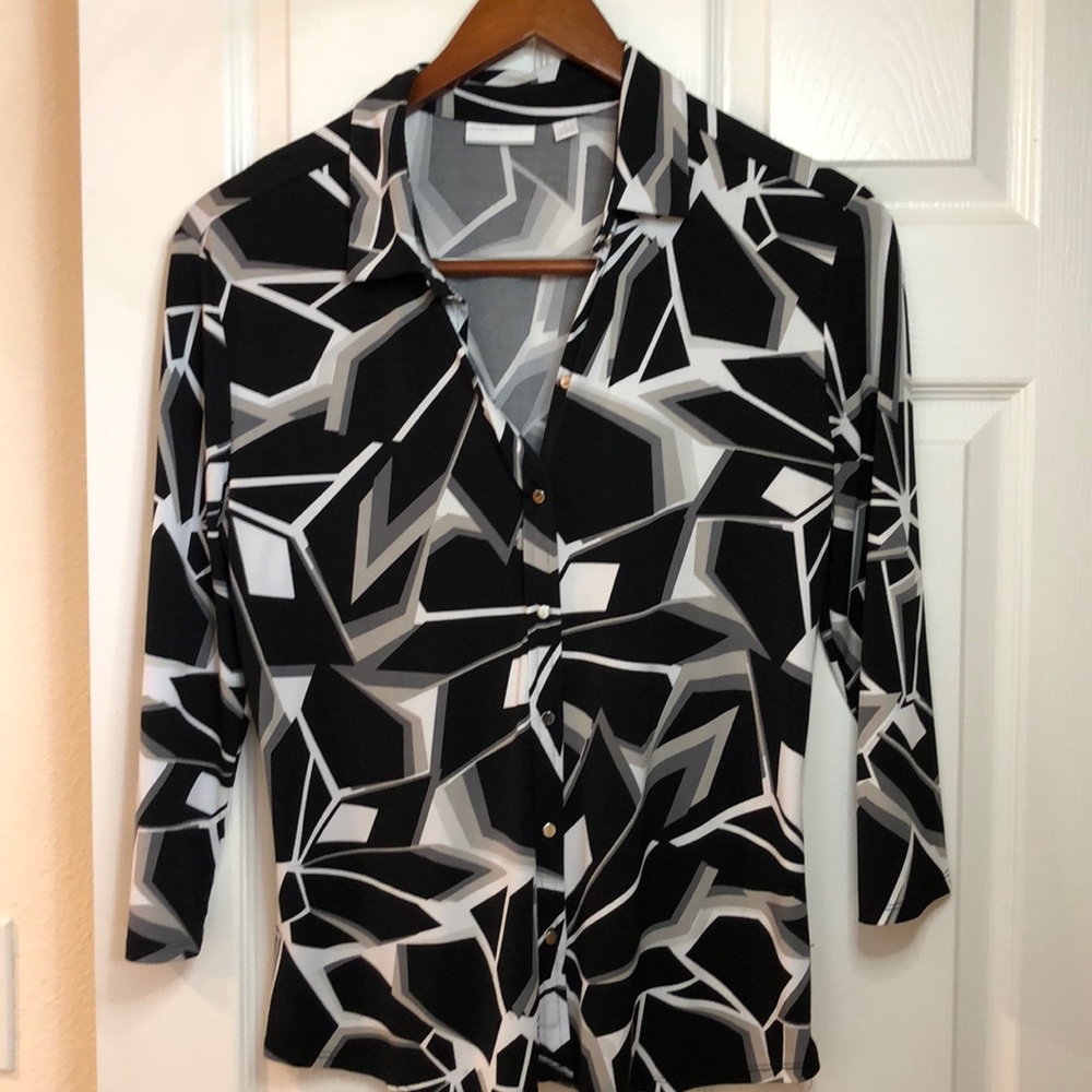 New York Company Long Sleeve Blouse. Black/white/gray print